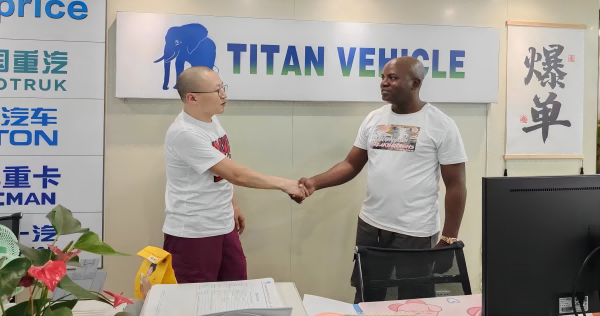 Un client du Mali est venu commander 3 remorques à benne et a été très satisfait de notre service.
