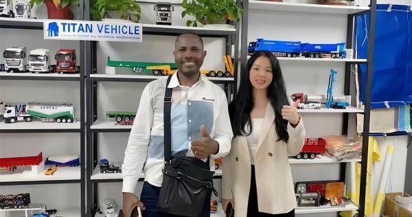 Un client congolais est venu commander 4 camion tracteur HOWO