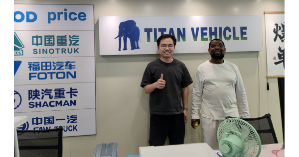 Un client camerounais est venu à notre bureau de Guangzhou pour commander deux plateaux de 40 pieds