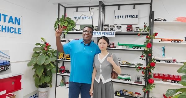 Le client djiboutien est venu commander 2 porte-conteneurs de 40 tonnes