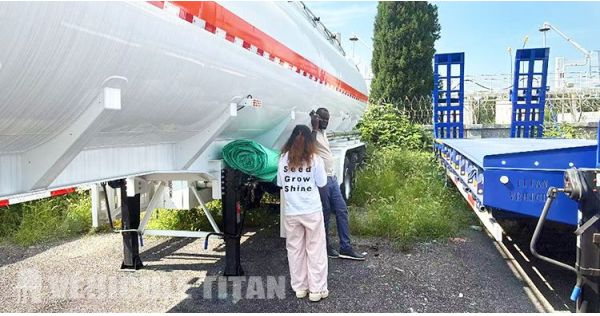 Client Du Mali a Rendu Visite à Titan et a Acheté une Remorque Citerne à Carburant de 40 000 Litres
