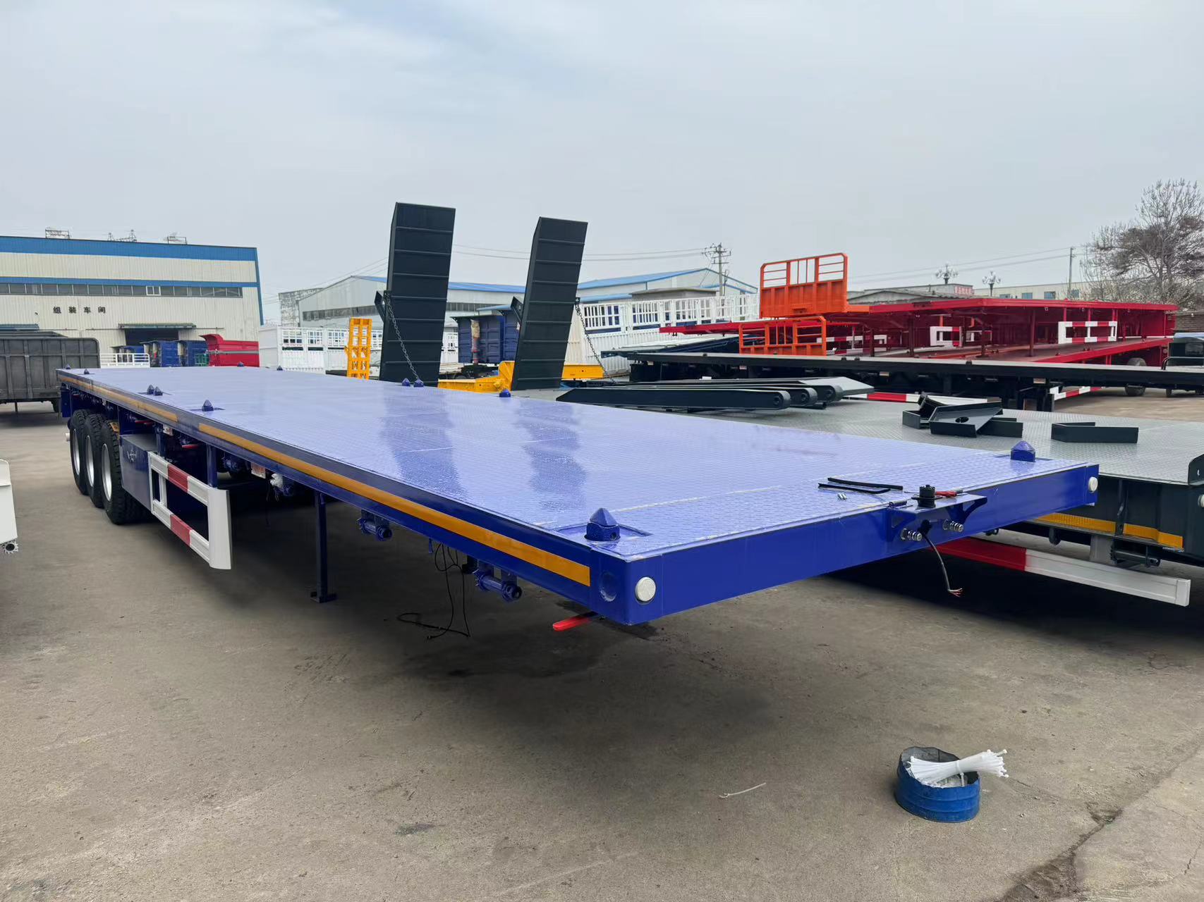 Tripple Axle Flat Bed 40 Foot Flatbed Trailer for Sale