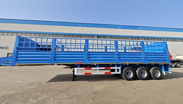 Camion-remorque &agrave; cl&ocirc;ture &agrave; 3 essieux &agrave; vendre au Gabon