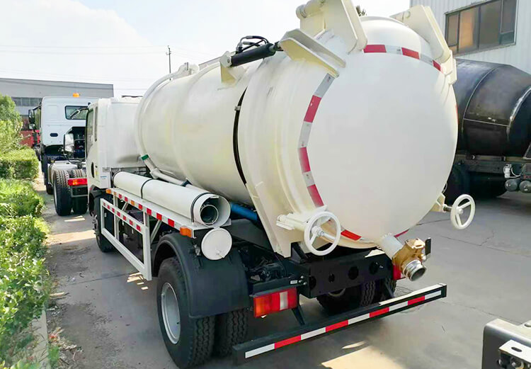 Prix Camion Aspirateur Neuf Howo de 10 cbm &agrave; Vendre au Congo