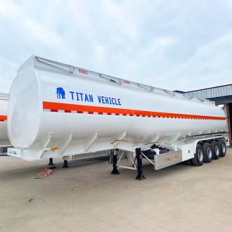 transport de carburant citerne à 4 essieux